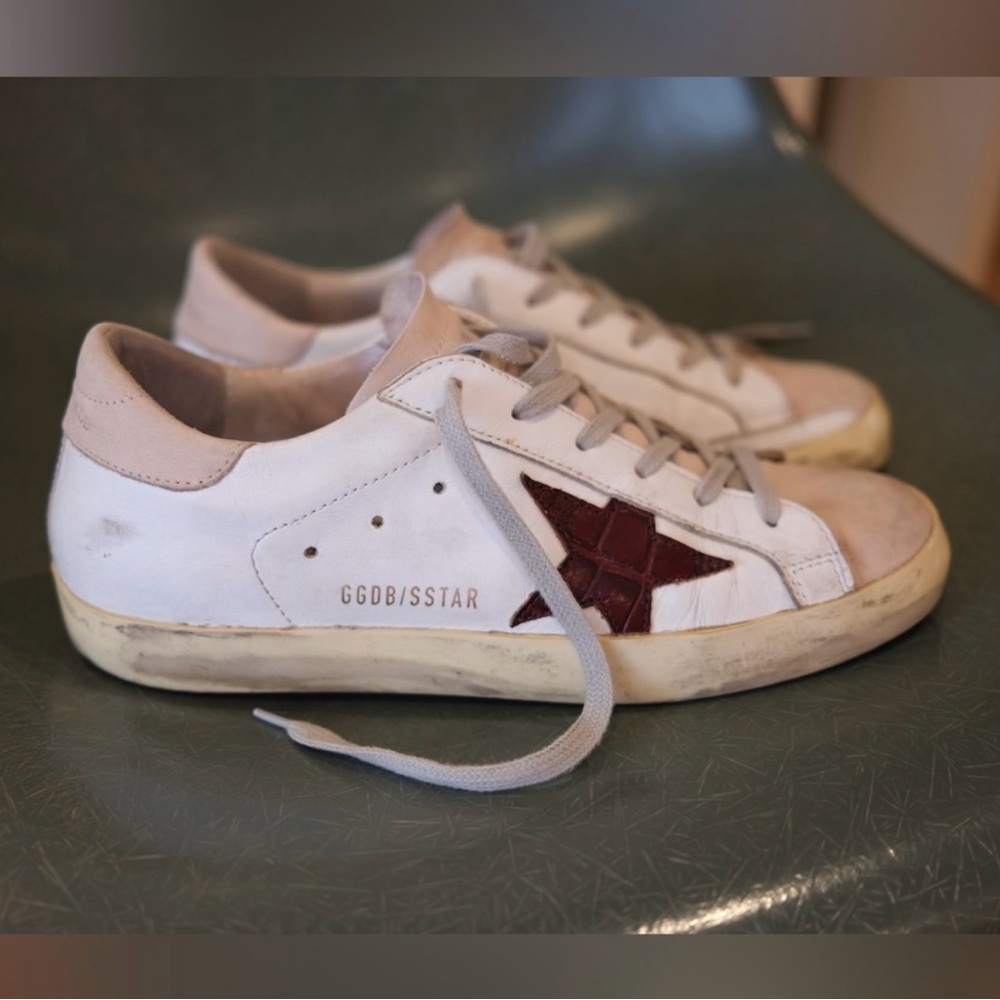 Golden Goose Off-White Leather Sneakers with Burgundy Star - Picture 2 of 4
